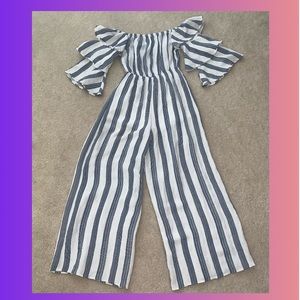 Romper w/ cute sleeves 🤩